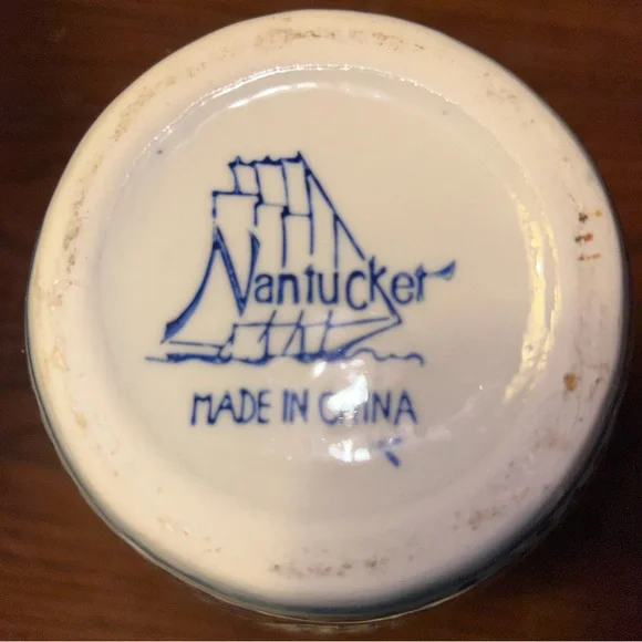 Nantucket Blue and White Pierced Vase. - Picture 4 of 5